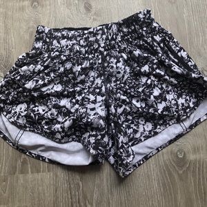 Lululemon tracker shorts 4”